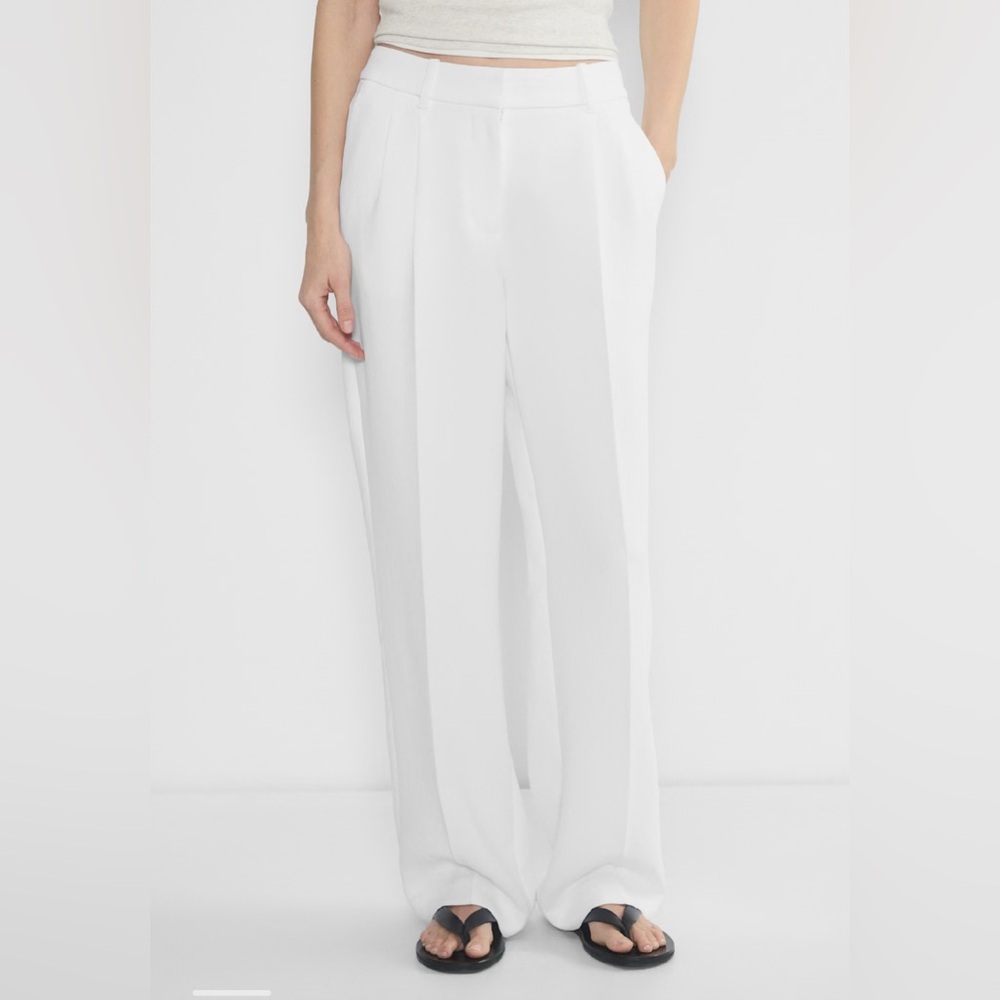 Aritzia The Effortless Pant - Low Rise Crepette NWT! Size 4 - Picture 2 of 3